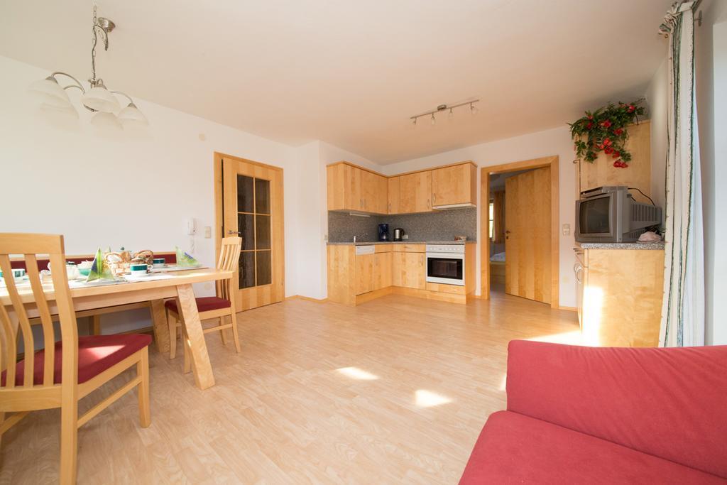 Apartamento Bio-Bauernhof Einberghof Pfarrwerfen Habitación foto